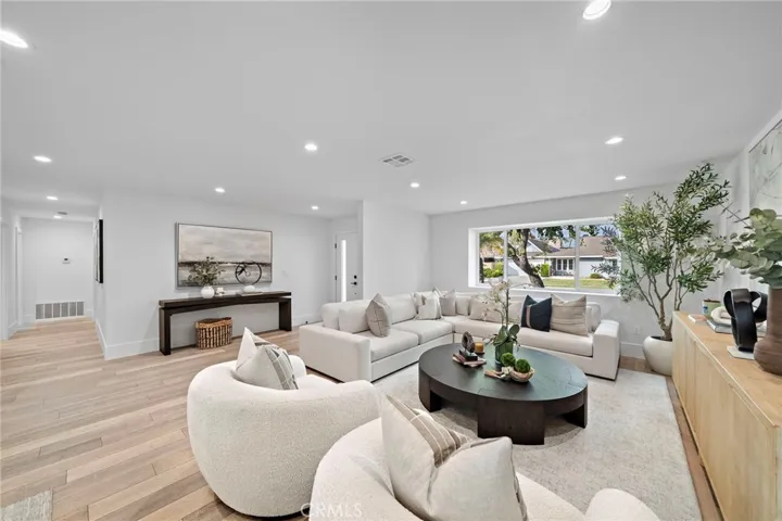 5262 Glenroy Dr, Huntington Beach, California 92649