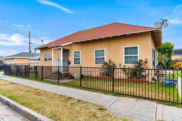 10333 S Inglewood Ave  -  HsHProd-18
