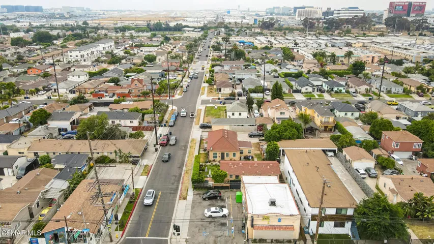 10333 S Inglewood Ave  -  HsHProd-11