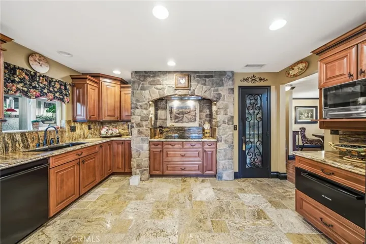 30297 Skippers Way, Canyon Lake, California 92587