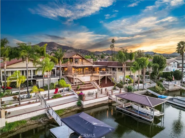 Private Boat Dock w/ Boat Lift