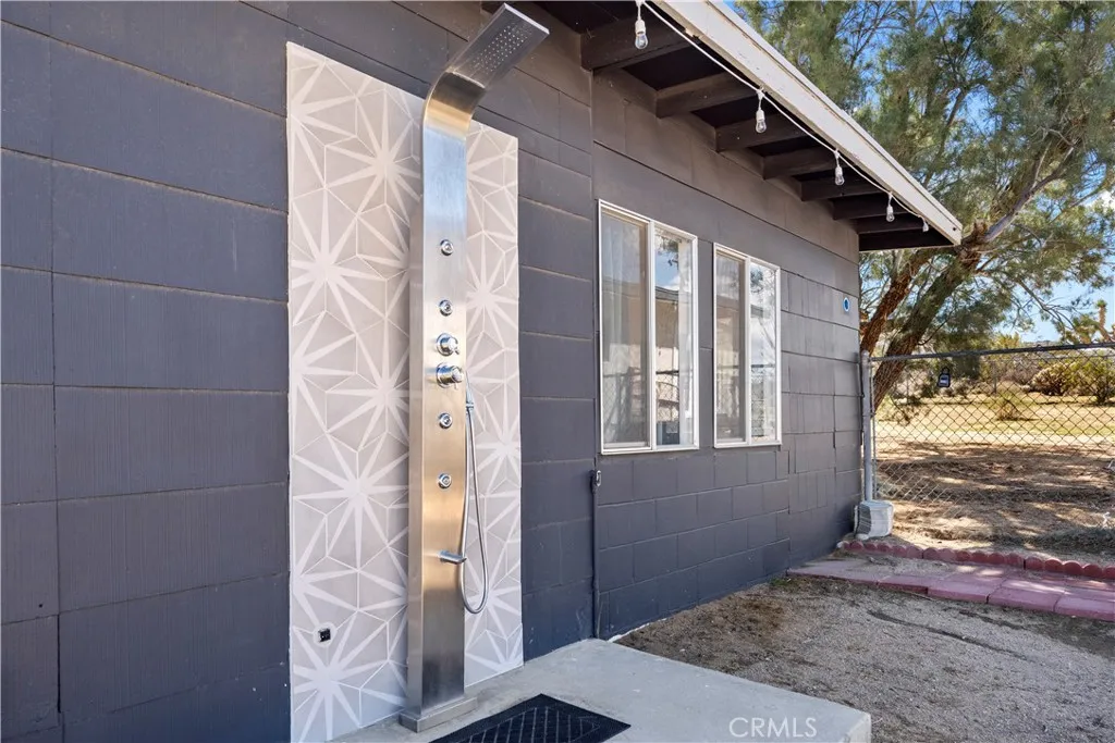 61413 Sandalwood, Joshua Tree, California 92252 home-pic-1