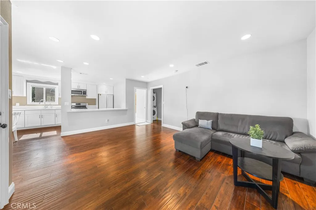 9012 Bradhurst Street, Pico Rivera, California 90660 home-pic-8