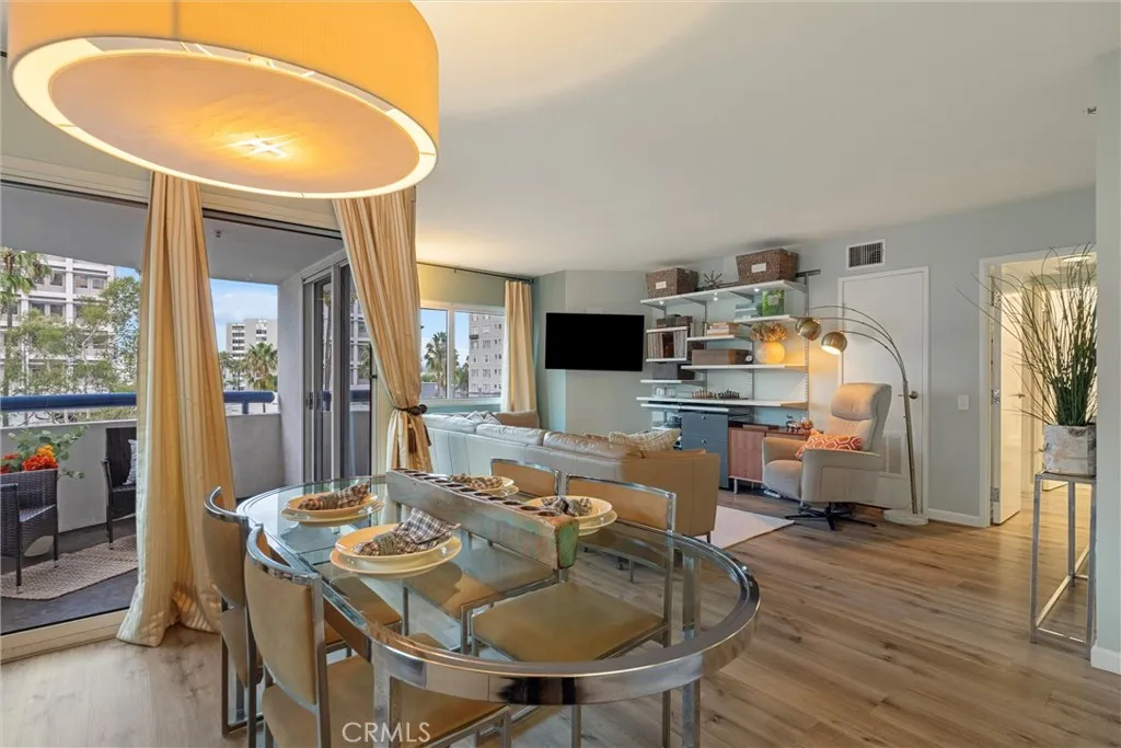 525 Seaside Way 411, Long Beach, California 90802 home-pic-3