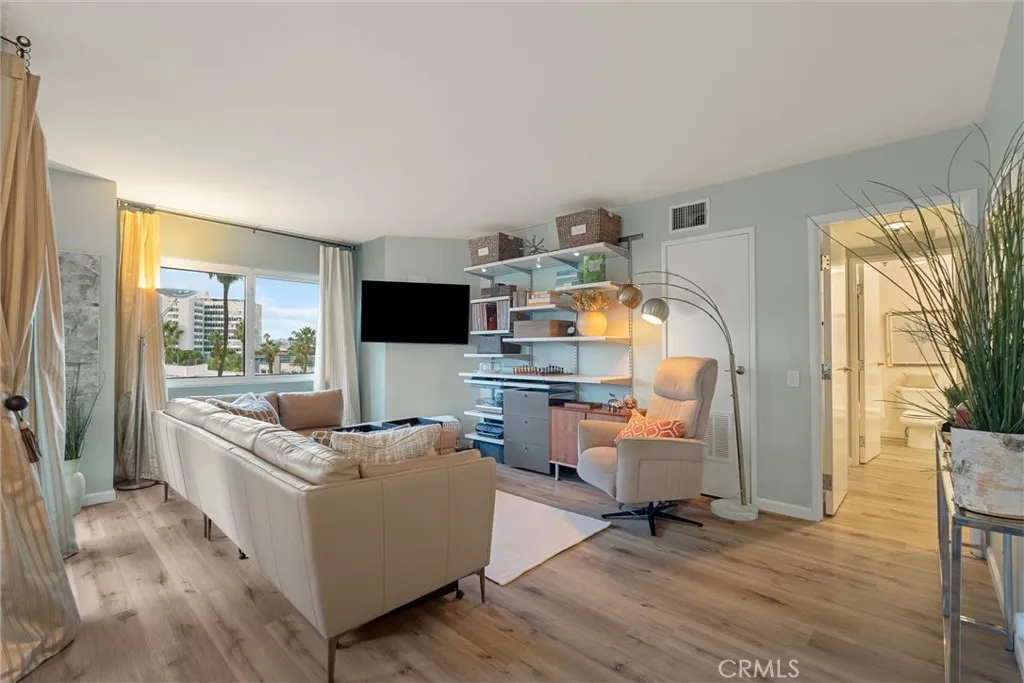 525 Seaside Way 411, Long Beach, California 90802 home-pic-5