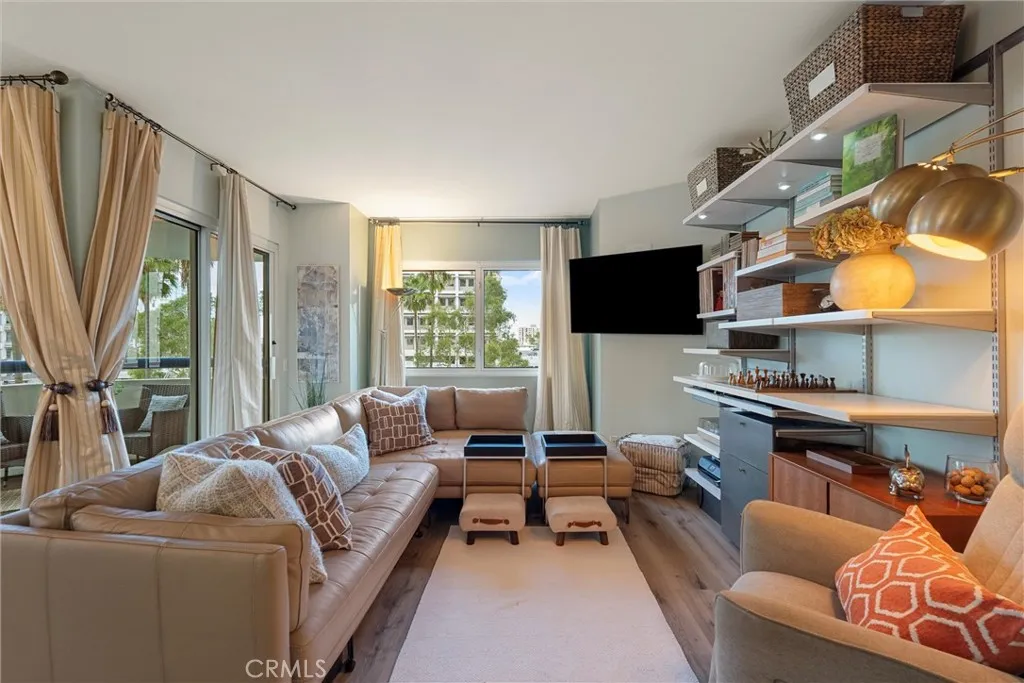 525 Seaside Way 411, Long Beach, California 90802 home-pic-1
