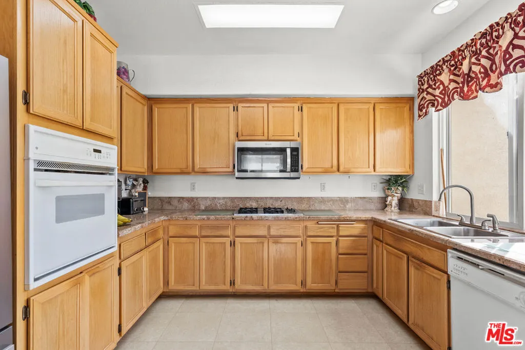 3425 Caspian Drive, Palmdale, California 93551 home-pic-13