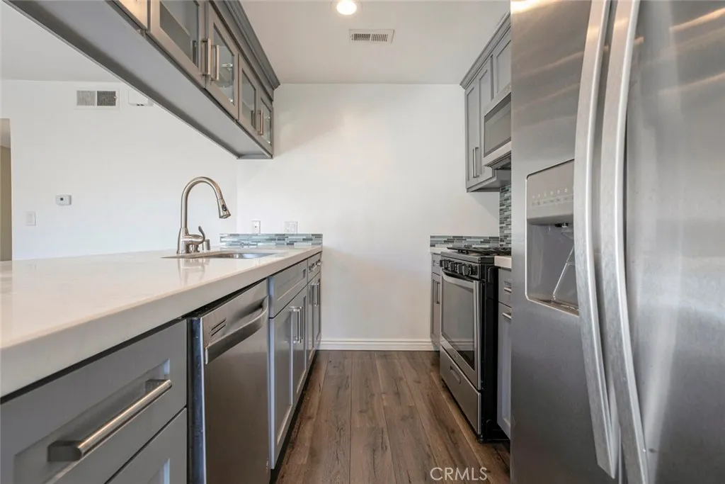 2700 Cahuenga Boulevard E 3104, Los Angeles, California 90068 home-pic-5