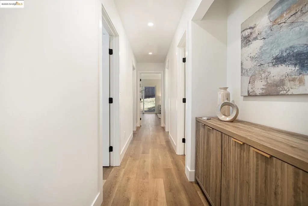 980 Oak St, Clayton, California 94517 home-pic-17