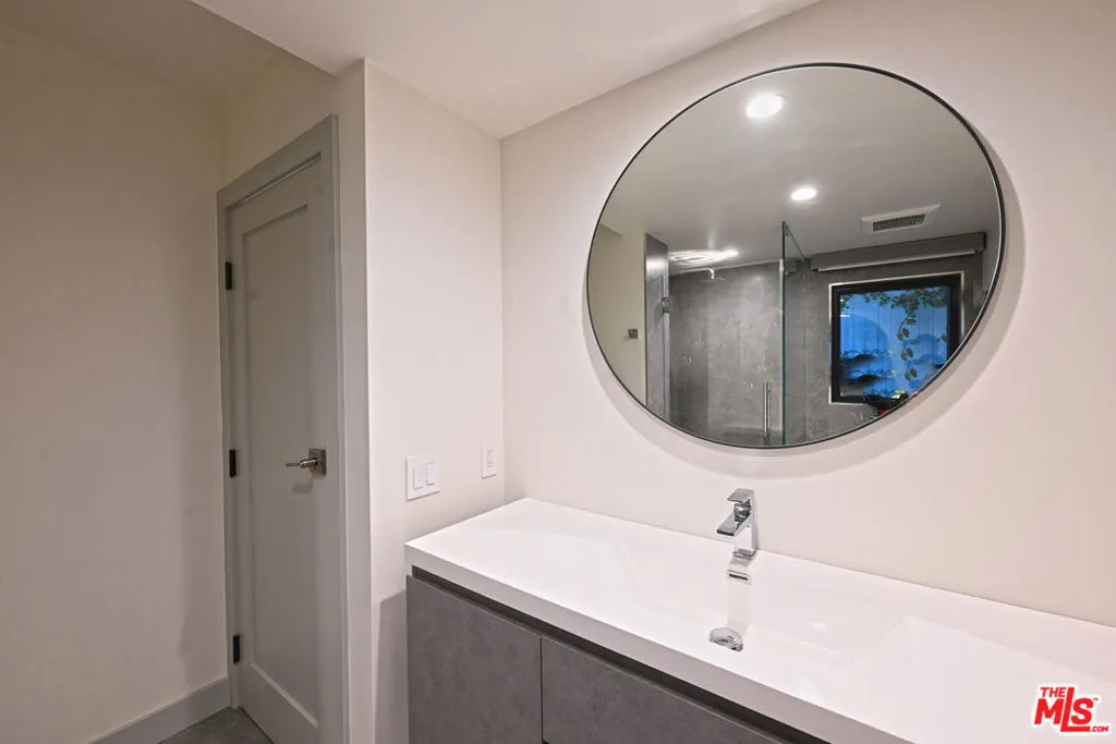 15204 Valley Vista Boulevard, Sherman Oaks, California 91403 home-pic-27