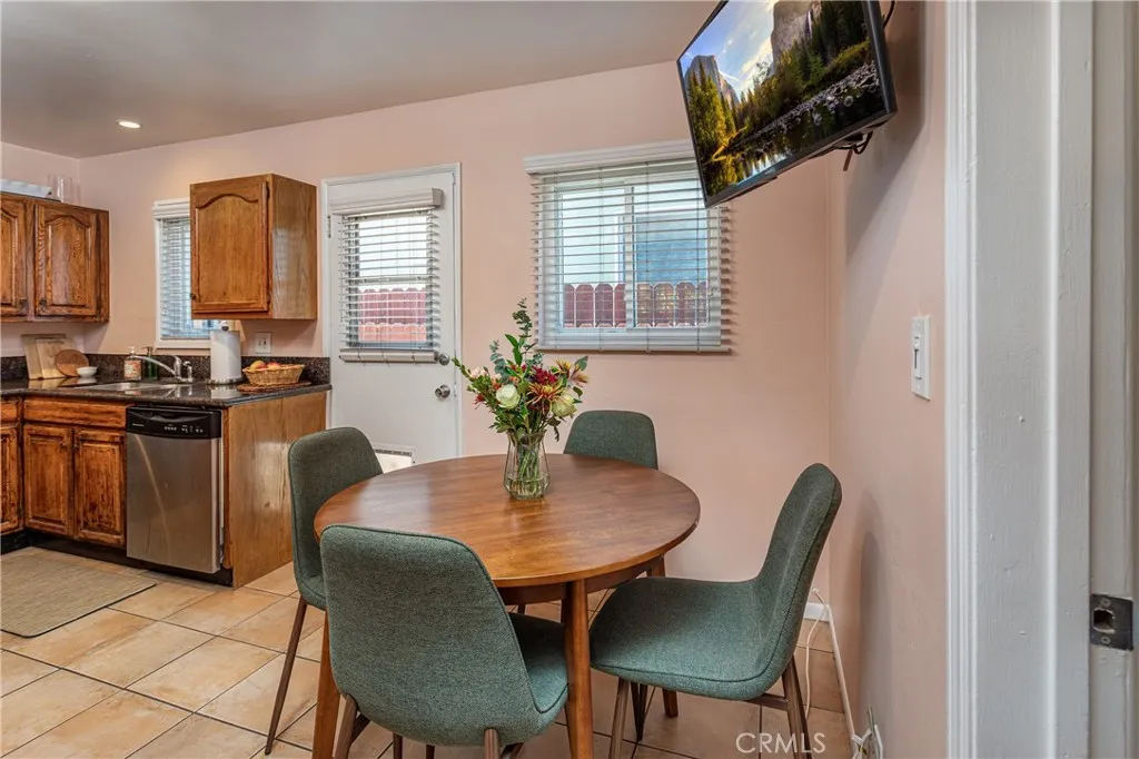 5407 Auckland, North Hollywood, California 91601 home-pic-14