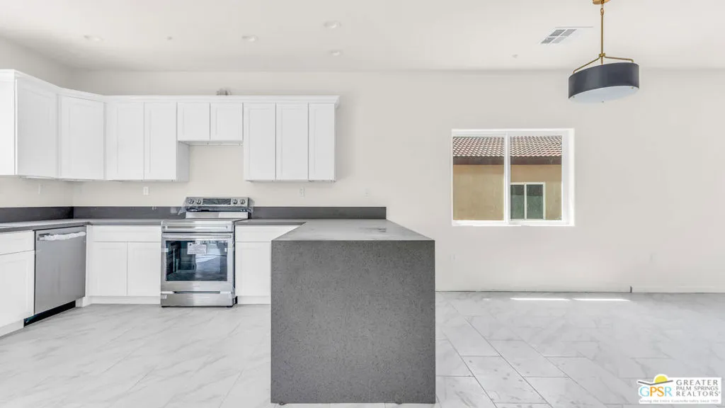 16364 Avenida Rambla, Desert Hot Springs, California 92240 home-pic-4