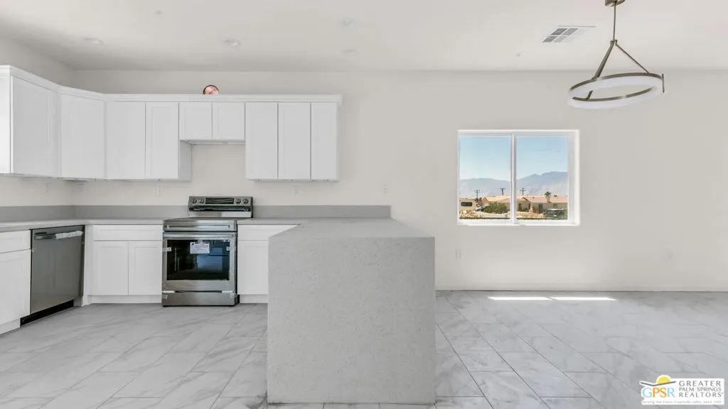 16288 Avenida Rambla, Desert Hot Springs, California 92240 home-pic-11