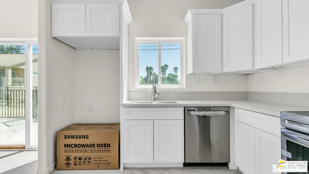 16388 Avenida Rambla, Desert Hot Springs, California 92240 home-pic-11