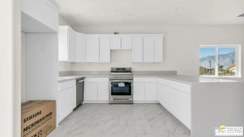 16388 Avenida Rambla, Desert Hot Springs, California 92240 home-pic-11