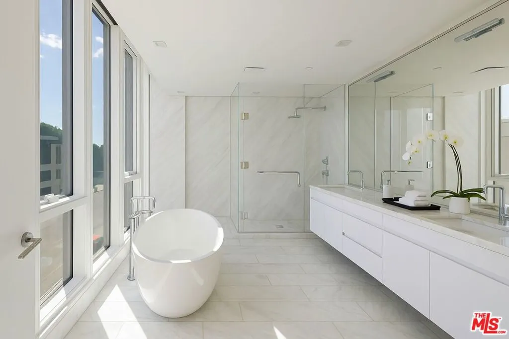 9000 W 3rd Street 208, Los Angeles, California 90048 home-pic-21