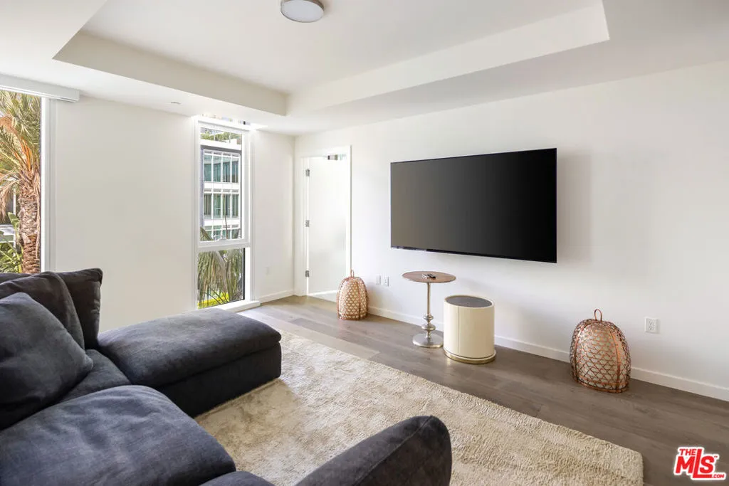 9000 W 3rd Street 208, Los Angeles, California 90048 home-pic-26