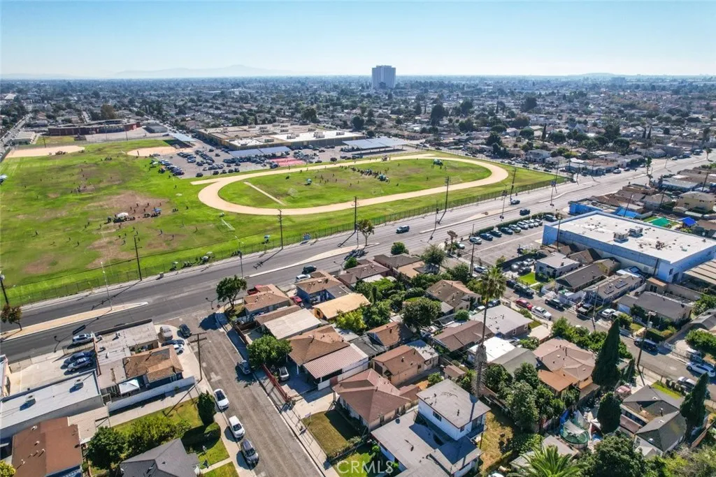814 W Maple Street, Compton, California 90220 home-pic-2