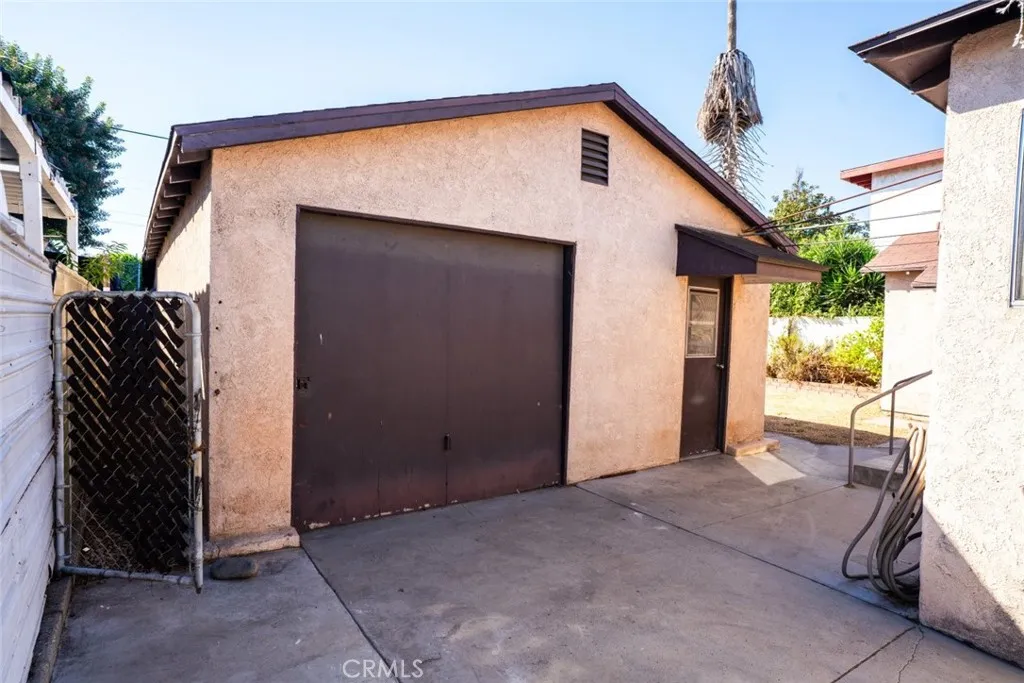 814 W Maple Street, Compton, California 90220 home-pic-3