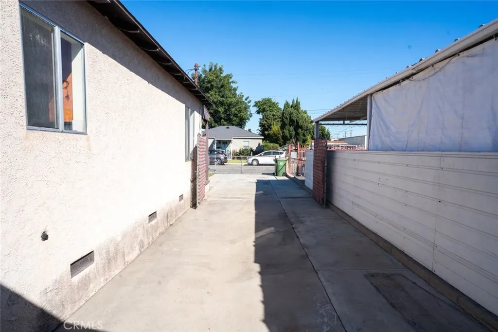 814 W Maple Street, Compton, California 90220 home-pic-12