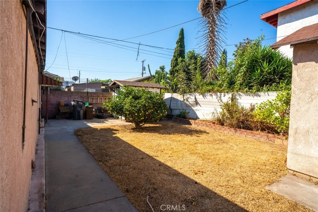 814 W Maple Street, Compton, California 90220 home-pic-8
