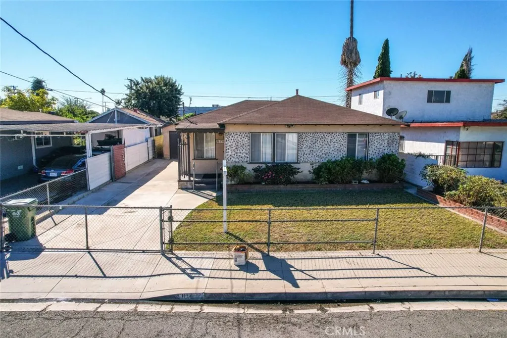 814 W Maple Street, Compton, California 90220 home-pic-0