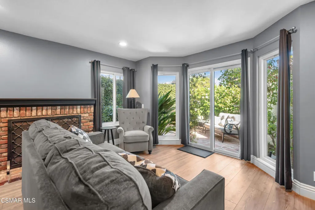 325 Cherry Hills Court, Thousand Oaks, California 91320 home-pic-21