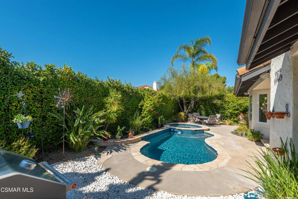 325 Cherry Hills Court, Thousand Oaks, California 91320 home-pic-23