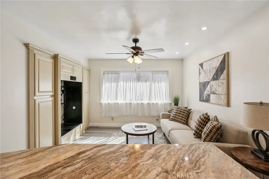 367 Ultimo, Long Beach, California 90814 home-pic-13