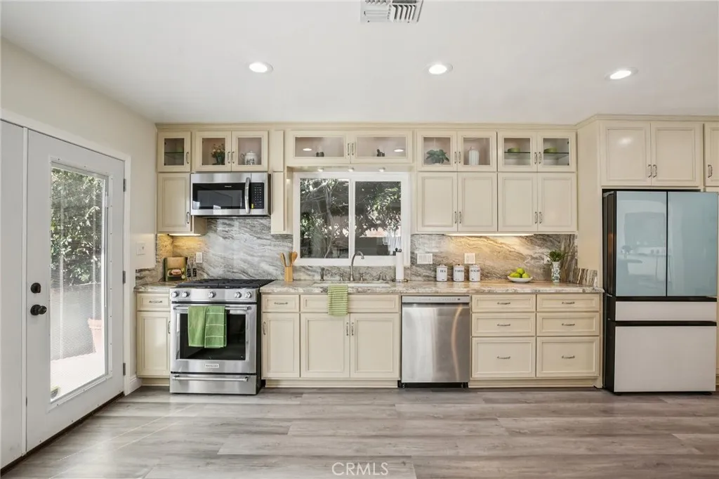 367 Ultimo, Long Beach, California 90814 home-pic-15
