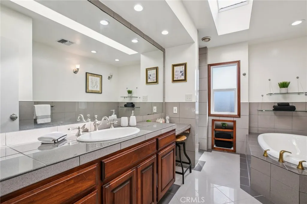 367 Ultimo, Long Beach, California 90814 home-pic-22