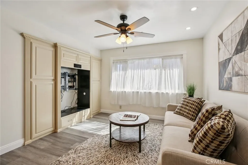 367 Ultimo, Long Beach, California 90814 home-pic-11