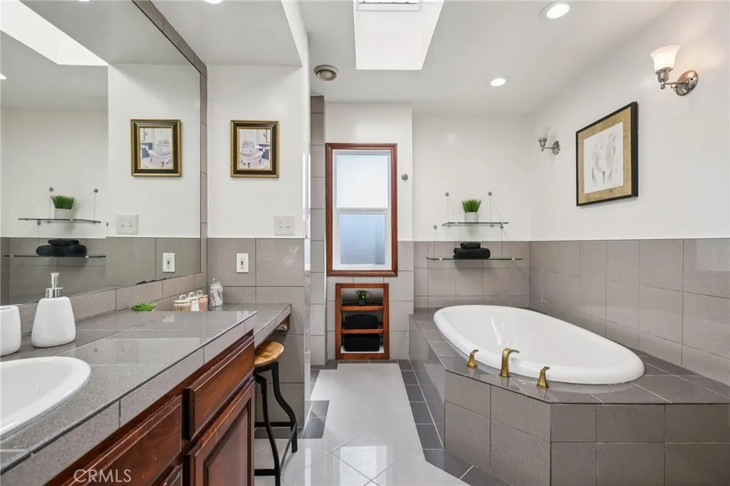 367 Ultimo, Long Beach, California 90814 home-pic-23