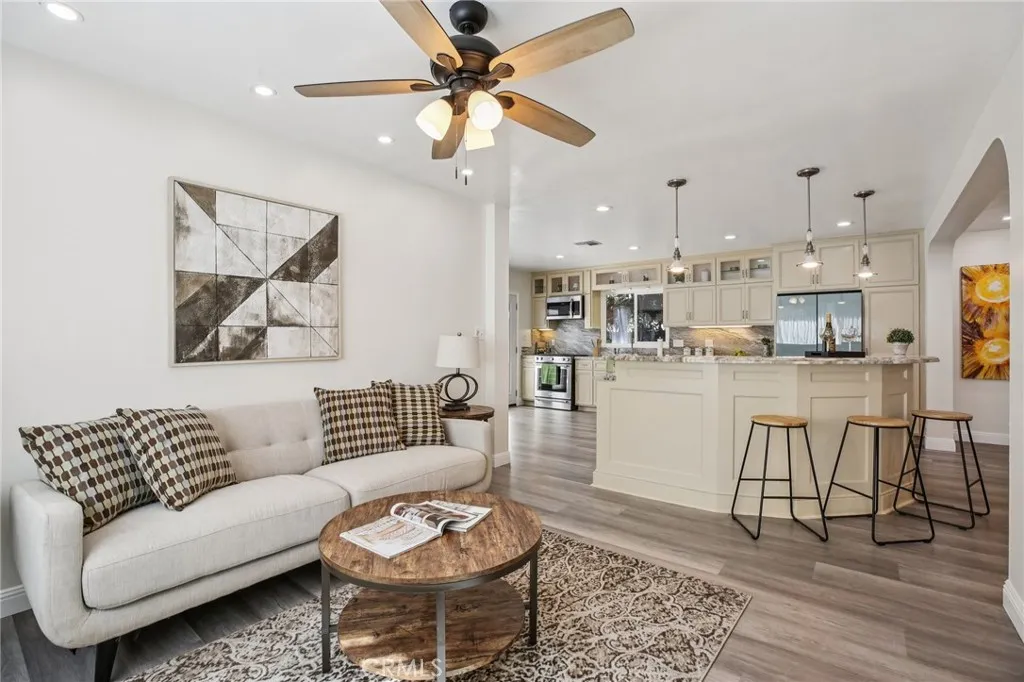 367 Ultimo, Long Beach, California 90814 home-pic-12