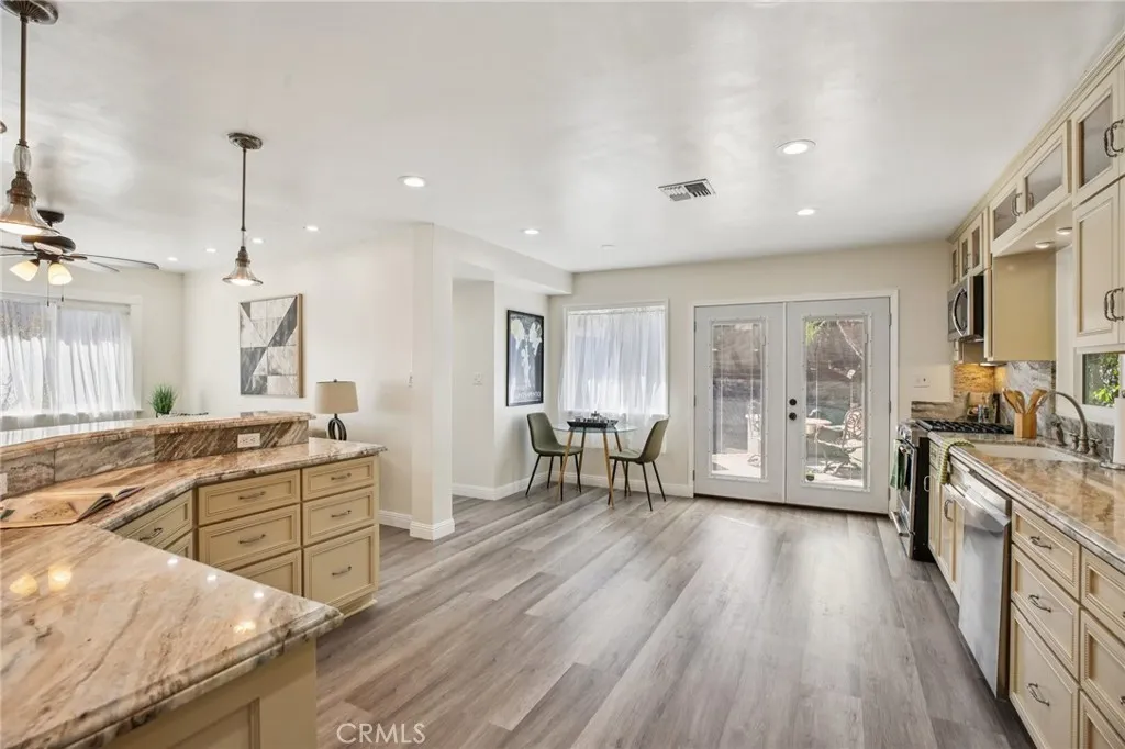 367 Ultimo, Long Beach, California 90814 home-pic-16