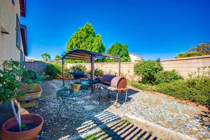 7651 Yellow Iris, Fontana, California 92336