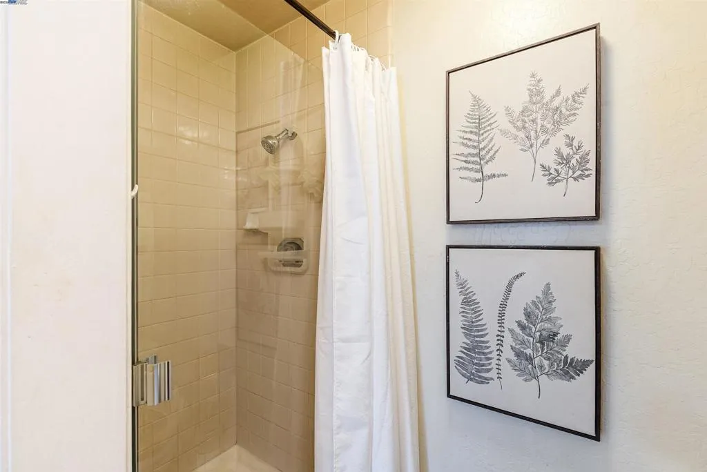 2742 East Ct, Richmond, California 94806 home-pic-24