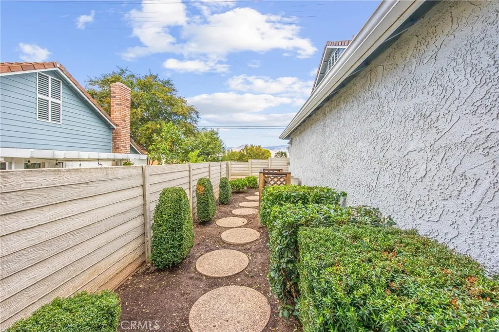 1562 E Citrus Avenue, Redlands, California 92374 home-pic-28