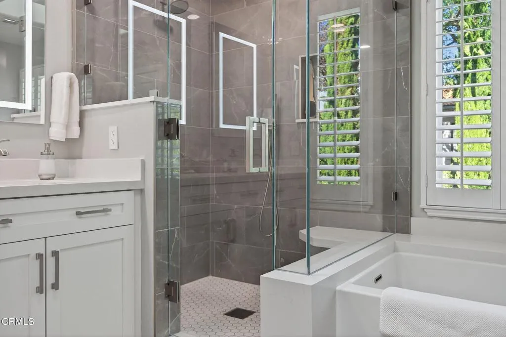 7405 Loma Vista Road, Ventura, California 93003 home-pic-56