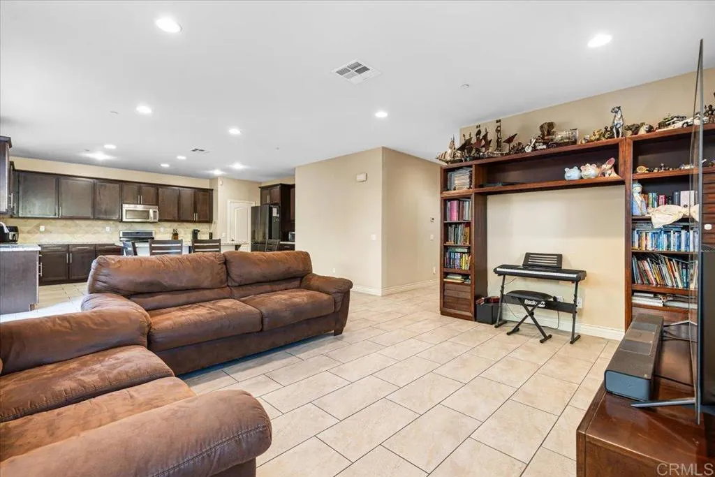 1751 Avenida Regina, San Marcos, California 92069 home-pic-7