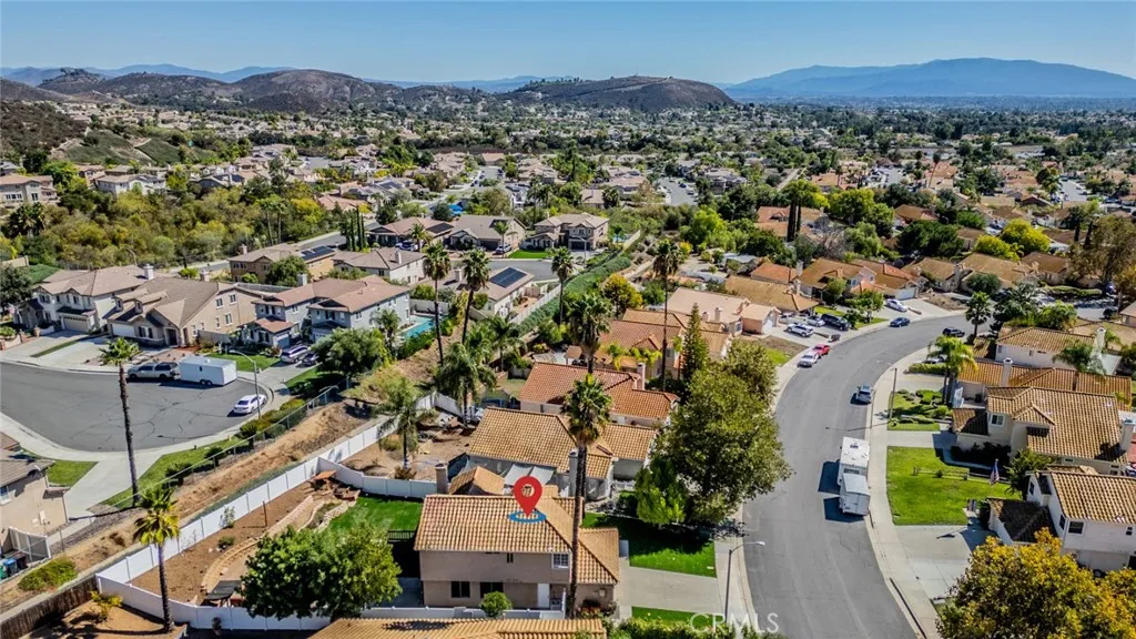 24356 Via Las Junitas, Murrieta, California 92562 home-pic-17