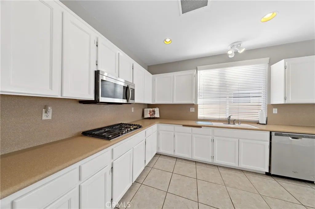 40146 Colony Drive, Murrieta, California 92562 home-pic-9