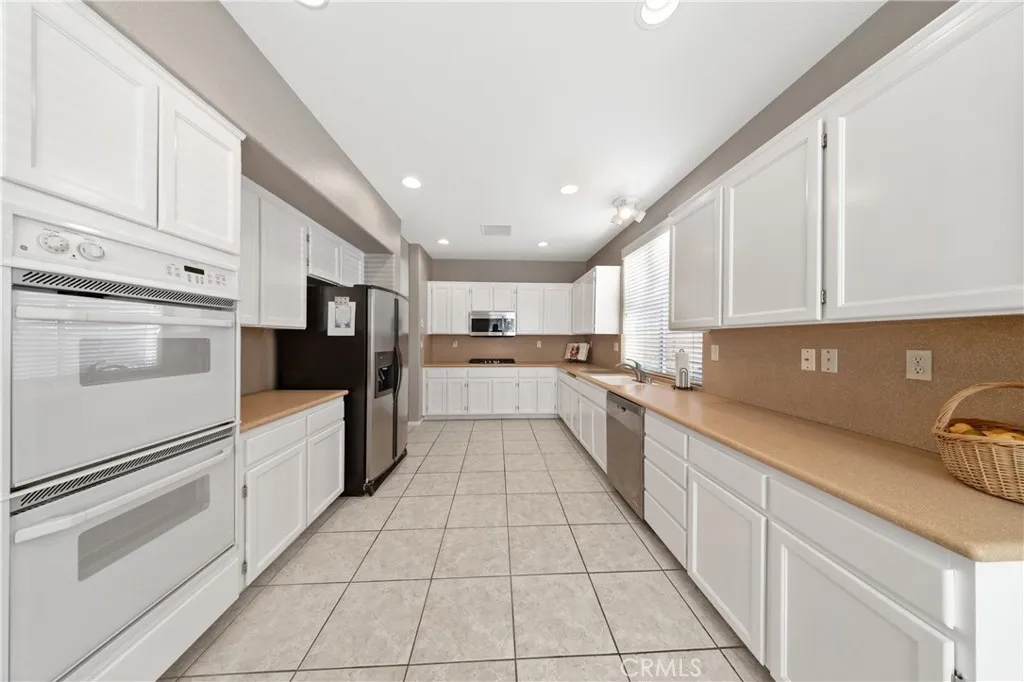 40146 Colony Drive, Murrieta, California 92562 home-pic-14