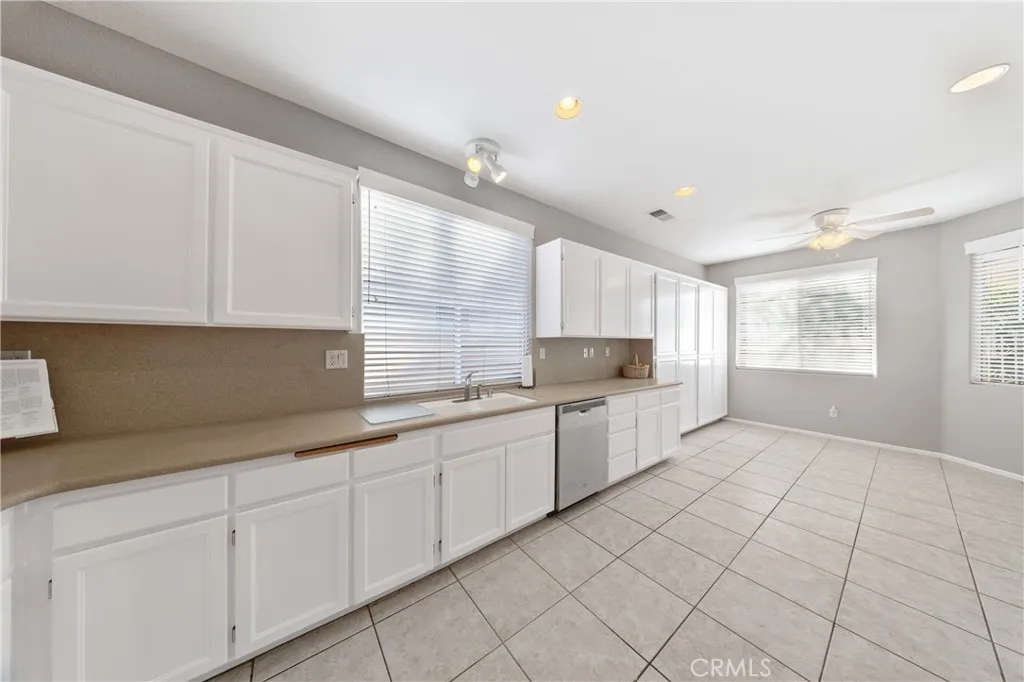 40146 Colony Drive, Murrieta, California 92562 home-pic-12
