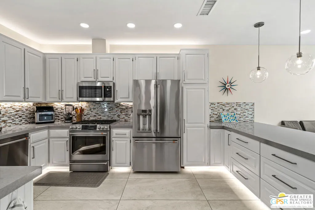 1312 E Andreas Road, Palm Springs, California 92262 home-pic-16