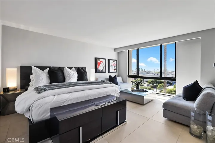 Primary with view and sitting area