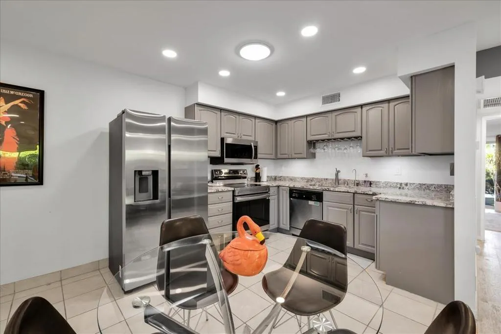 1491 Sunflower Circle N, Palm Springs, California 92262 home-pic-8