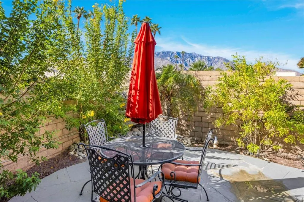 1491 Sunflower Circle N, Palm Springs, California 92262 home-pic-18