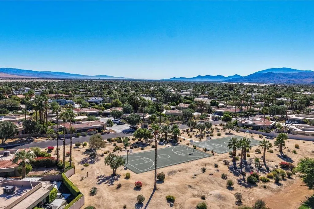 1491 Sunflower Circle N, Palm Springs, California 92262 home-pic-46