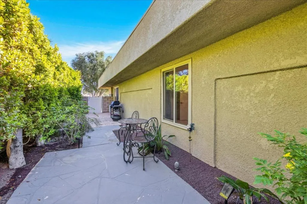 1491 Sunflower Circle N, Palm Springs, California 92262 home-pic-21